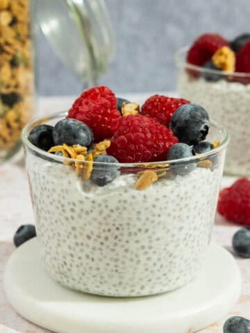 Featured image for chia pudding with yogurt.