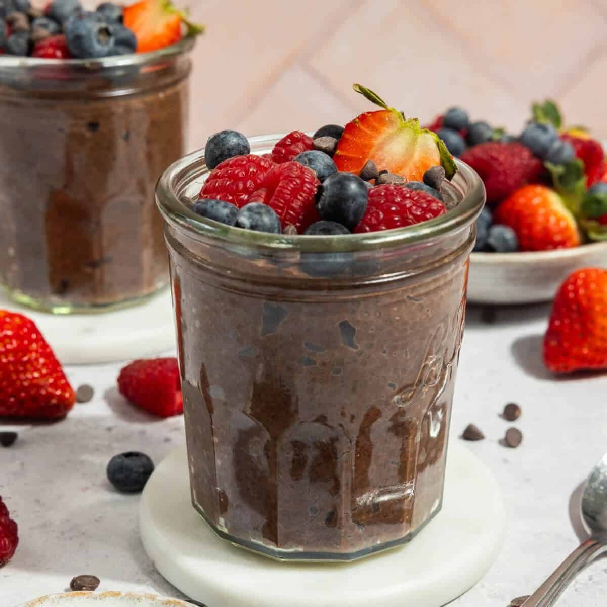 Featured image for chocolate chia pudding.
