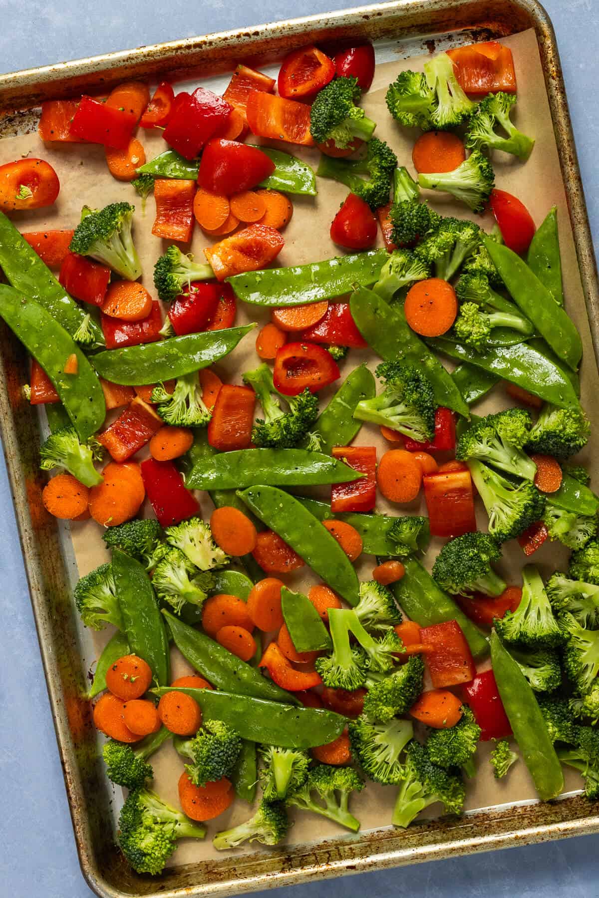 A baking sheet with the prepared vegetables.